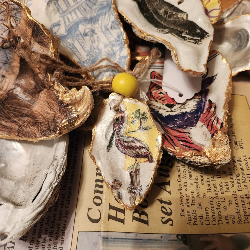 Decorative Oyster Shell Ornaments with Bird Design